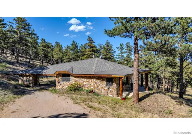 Photo 1 of Single family home for sale at 3723 Blue Mountain Trl, Lyons, CO 80540 | MLS# IR1068266 | Listing updated on 2026-09-17