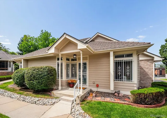 Townhouse for sale at 5407 W Iliff Dr, Lakewood, CO 80227 | MLS# 7066586