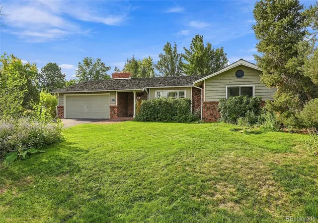 Photo 2 of Single family home for sale at 6852 W Eldorado Pl, Lakewood, CO 80227 | MLS# 2323260 | Listing updated on 2026-10-16