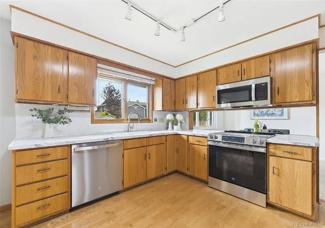 Photo 4 of Sale Pending at 1965 S Vivian St, Lakewood, CO 80228 | MLS# 8598352 | Listing updated on 2026-09-29