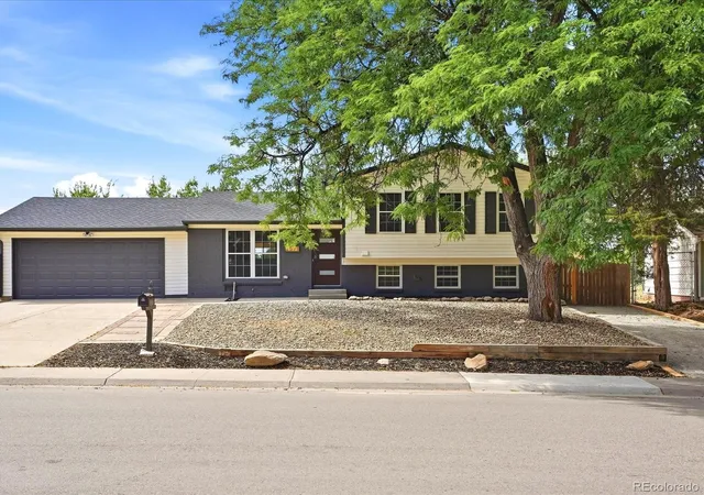 Photo 1 of Single family home for sale at 2571 S Kittredge Way, Aurora, CO 80013 | MLS# 8504210 | Listing updated on 2026-09-28