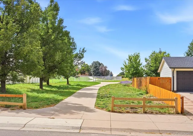 Photo 3 of Single family home for sale at 2571 S Kittredge Way, Aurora, CO 80013 | MLS# 8504210 | Listing updated on 2026-09-28