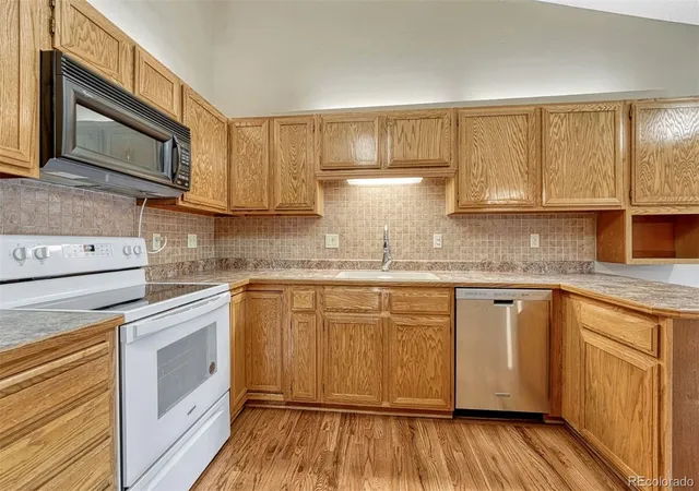 Listing Photo 4 - Condo for sale in building located at 2059 Glenhill Rd, Colorado Springs, CO 80906 - Unit #24