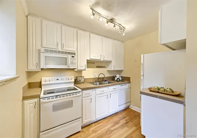Listing Photo 4 - Condo for sale in building located at 1242 Gaylord St, Denver, CO 80206 - Unit #103