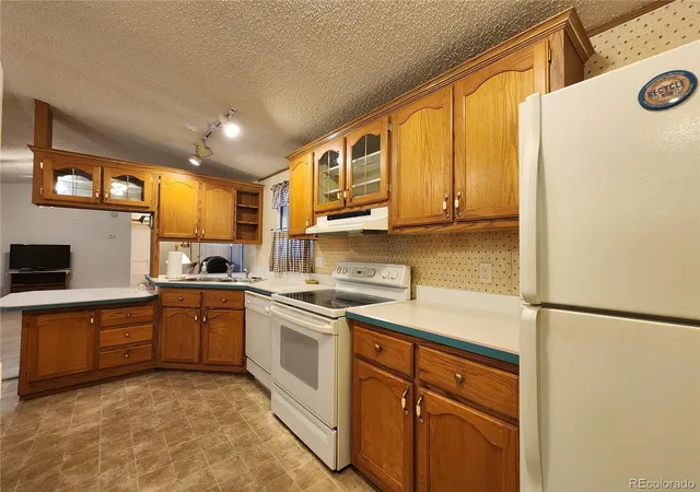 Photo 3 of Manufactured home for sale at 831 17th Avenue, Longmont, CO 80501 | MLS# 7650105 | Listing updated on 2026-09-16