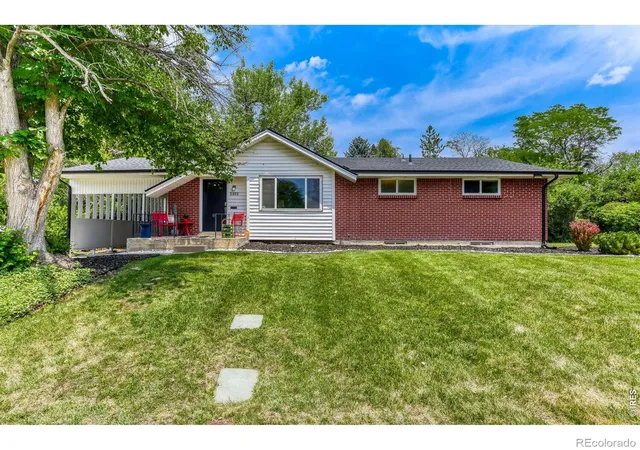 Photo 1 of Single family home for sale at 2555 E Maplewood Ave, Centennial, CO 80121 | MLS# IR1068899 | Listing updated on 2026-09-17