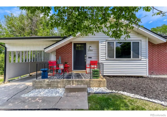 Photo 2 of Single family home for sale at 2555 E Maplewood Ave, Centennial, CO 80121 | MLS# IR1068899 | Listing updated on 2026-09-17