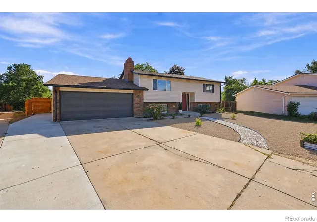 Photo 3 of Single family home for sale at 7402 S Upham St, Littleton, CO 80128 | MLS# IR1068964 | Listing updated on 2026-10-02