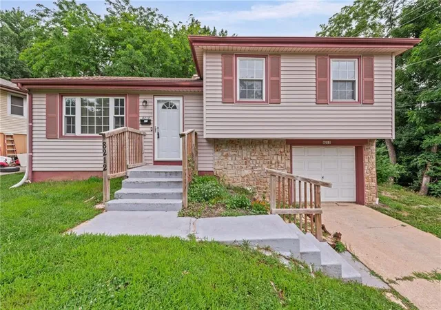 Photo 1 of Sale Pending at 8212 Ne 51st St, Kansas City, MO 64119 | MLS# 2546728 | Listing updated on 2026-09-16