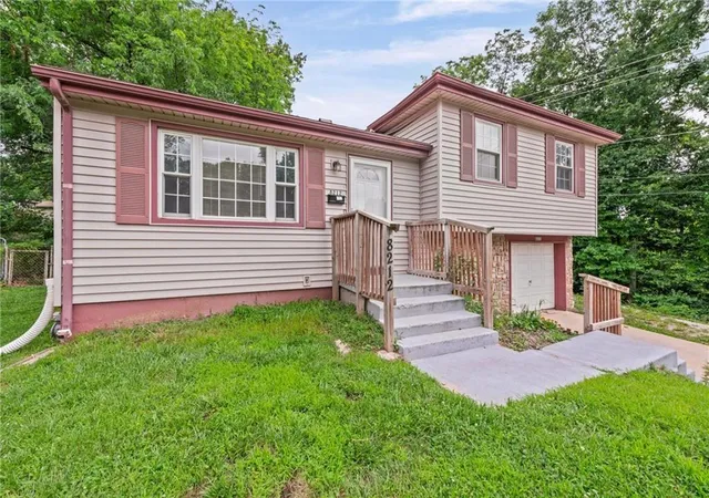 Photo 3 of Sale Pending at 8212 Ne 51st St, Kansas City, MO 64119 | MLS# 2546728 | Listing updated on 2026-09-16