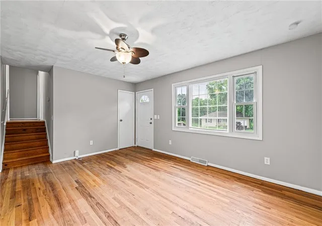 Photo 4 of Sale Pending at 8212 Ne 51St St, Kansas City, MO 64119 | MLS# 2546728 | Listing updated on 2026-09-16