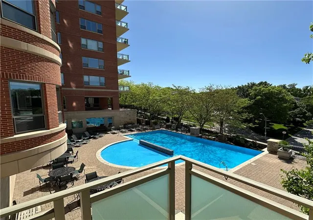Photo 4 of Condo for sale at 4950 Central St #102, Kansas City, MO 64112 | MLS# 2547956 | Listing updated on 2026-09-17