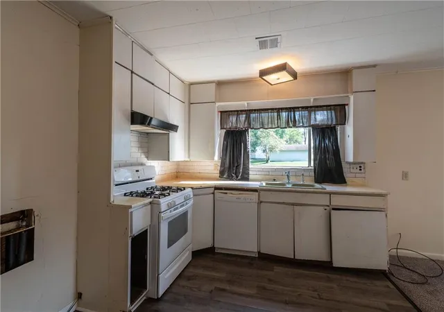 Photo 4 of Single family home for sale at 224 N 3rd Street, Neodesha, KS 66757 | MLS# 2575767 | Listing updated on 2026-09-16