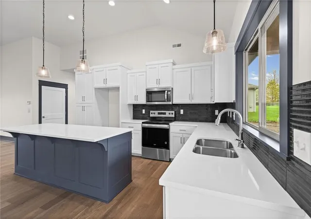 Photo 4 of Single family home for sale at 810 Timberline Dr, Cameron, MO 64429 | MLS# 2576081 | Listing updated on 2026-09-18