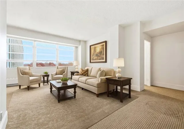 Photo 2 of Sale Pending at 333 W Meyer Blvd #1104, Kansas City, MO 64113 | MLS# 2582065 | Listing updated on 2026-09-16