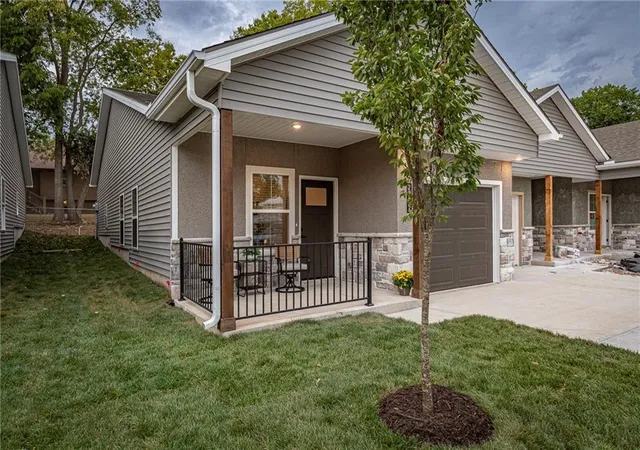 Photo 4 of House for sale at 5824 Hunter Ct, Raytown, MO 64133 | MLS# 2588348 | Listing updated on 2026-09-26