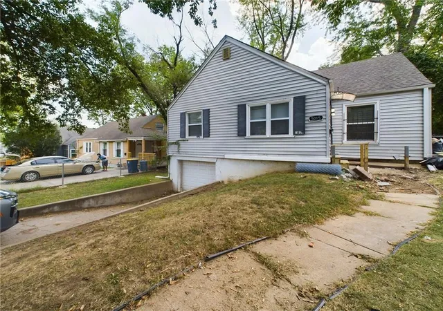 Photo 1 of Single family home for sale at 5015 E 40th Street, Kansas City, MO 64130 | MLS# 2589120 | Listing updated on 2026-09-16