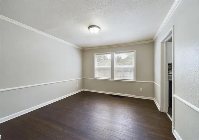 Photo 3 of Single family home for sale at 5015 E 40th Street, Kansas City, MO 64130 | MLS# 2589120 | Listing updated on 2026-09-16
