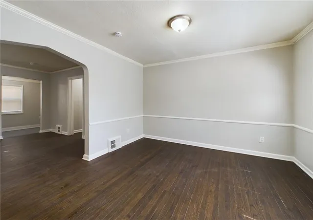 Photo 4 of Single family home for sale at 5015 E 40th Street, Kansas City, MO 64130 | MLS# 2589120 | Listing updated on 2026-09-16