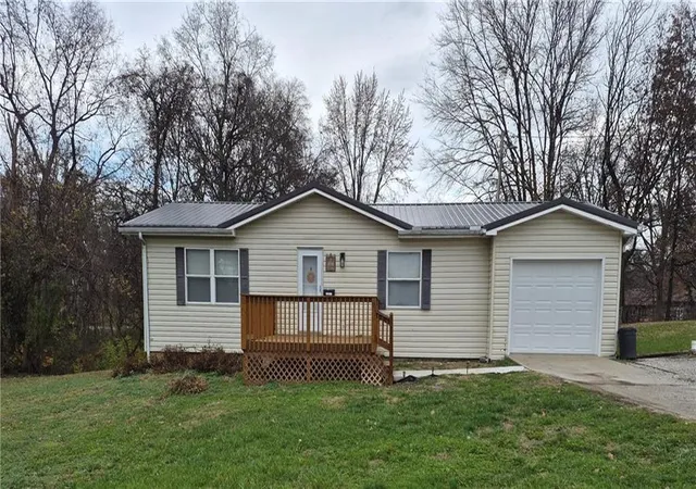 Photo 4 of Multi family home for sale at 406 W Main St, Richmond, MO 64085 | MLS# 2594475 | Listing updated on 2026-09-16