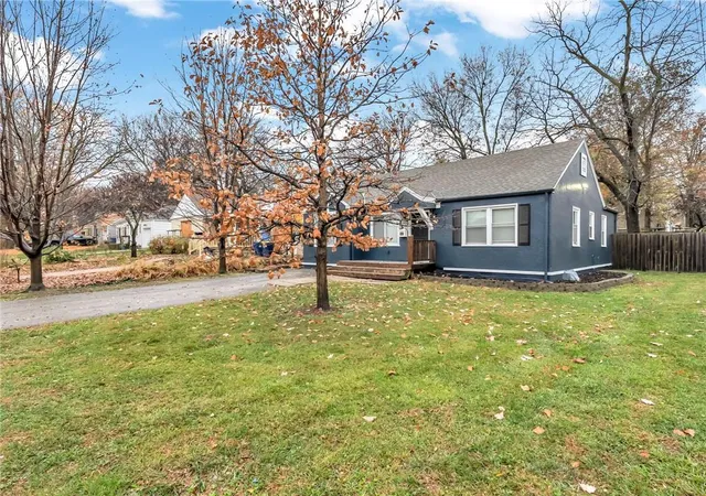 Photo 3 of Single family home for sale at 5700 Walmer St, Mission, KS 66202 | MLS# 2596360 | Listing updated on 2026-09-17