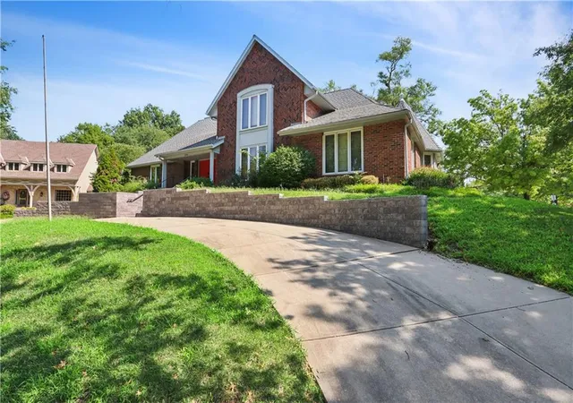 Photo 3 of Single family home for sale at 10052 Hemlock Dr, Overland Park, KS 66212 | MLS# 2597630 | Listing updated on 2026-09-16
