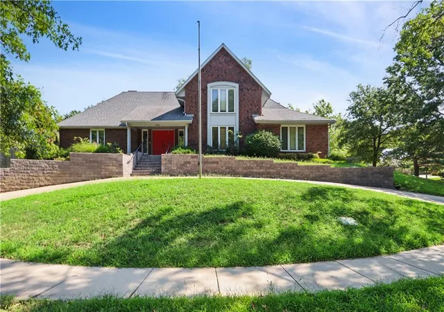 Photo 3 of Single family home for sale at 10052 Hemlock Dr, Overland Park, KS 66212 | MLS# 2597630 | Listing updated on 2026-09-16