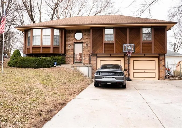 Photo 1 of Sale Pending at 11526 N Wayne Ave, Kansas City, MO 64155 | MLS# 2601848 | Listing updated on 2026-09-18