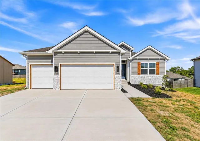 Photo 2 of Single family home for sale at 1320 Ne 122nd Street, Kansas City, MO 64165 | MLS# 2602579 | Listing updated on 2026-09-17