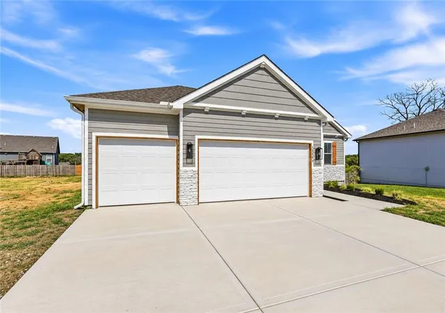 Photo 3 of Single family home for sale at 1320 Ne 122nd Street, Kansas City, MO 64165 | MLS# 2602579 | Listing updated on 2026-09-17