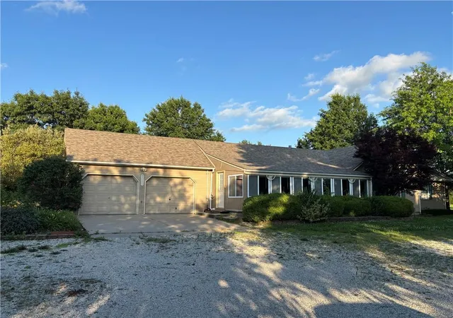 Photo 1 of Sale Pending at 25595 Rockville Rd, Louisburg, KS 66053 | MLS# 2606252 | Listing updated on 2026-09-18
