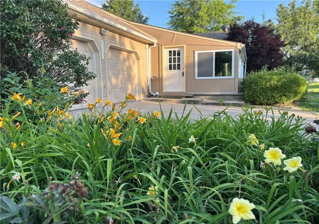 Photo 3 of Sale Pending at 25595 Rockville Rd, Louisburg, KS 66053 | MLS# 2606252 | Listing updated on 2026-09-18