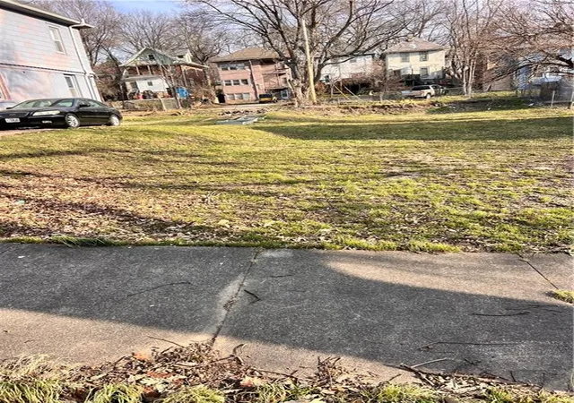Photo 3 of Sale Pending at 3240 Roberts St, Kansas City, MO 64124 | MLS# 2606304 | Listing updated on 2026-09-16