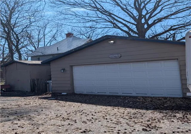 Photo 3 of Sale Pending at 403 S Adams St, Nevada, MO 64772 | MLS# 2607570 | Listing updated on 2026-09-28