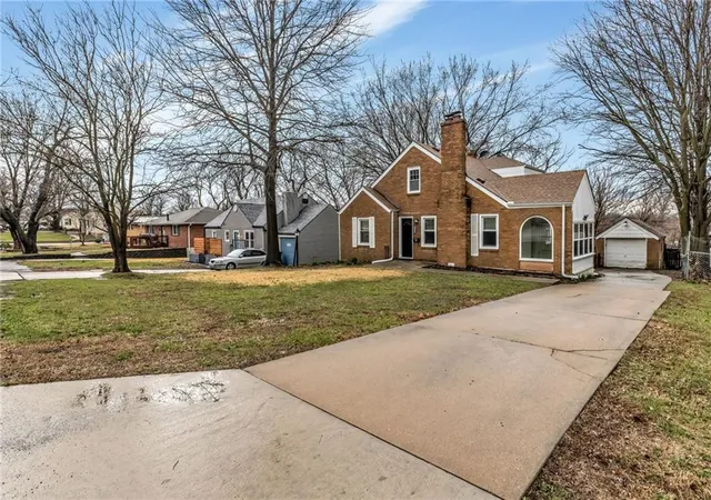 Photo 3 of Single family home for sale at 9614 E 32nd South St, Independence, MO 64052 | MLS# 2607761 | Listing updated on 2026-09-16