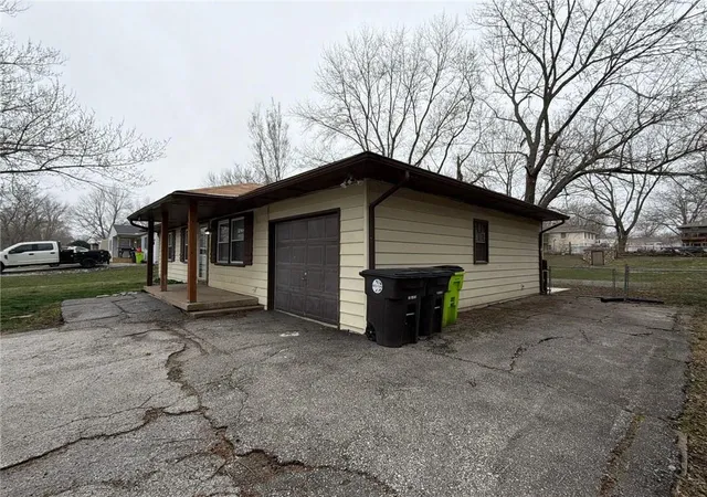 Photo 3 of Single family home for sale at 17130 Chula Vista Dr, Belton, MO 64012 | MLS# 2608960 | Listing updated on 2026-09-16