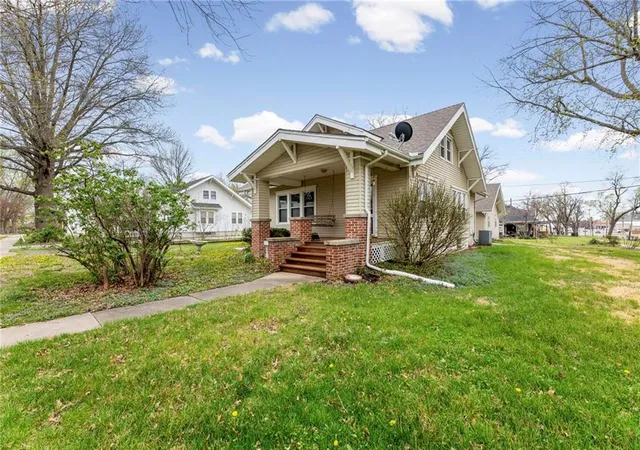 Photo 2 of Single family home for sale at 602 Oak St, Wellsville, KS 66092 | MLS# 2611928 | Listing updated on 2026-09-25
