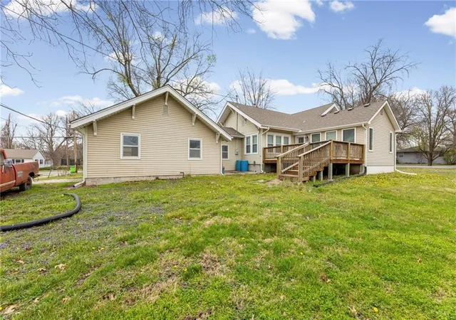 Photo 4 of Single family home for sale at 602 Oak St, Wellsville, KS 66092 | MLS# 2611928 | Listing updated on 2026-09-25
