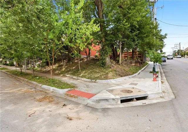 Photo 3 of Sale Pending at 1700 Jefferson St, Kansas City, MO 64108 | MLS# 2612785 | Listing updated on 2026-09-17