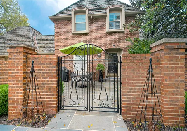 Photo 3 of Sale Pending at 7 Lemans Ct, Prairie Village, KS 66208 | MLS# 2613328 | Listing updated on 2026-09-16