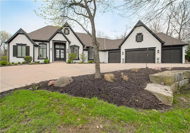Photo 2 of Mansion for sale at 7055 Nw Scenic Dr, Kansas City, MO 64152 | MLS# 2613955 | Listing updated on 2026-09-17