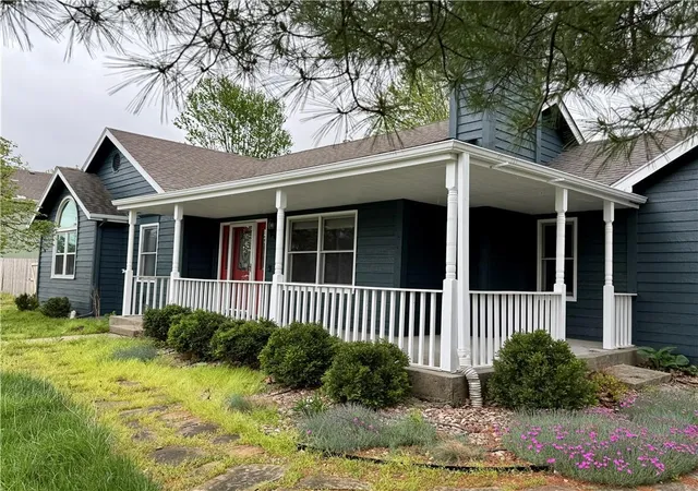 Photo 3 of Single family home for sale at 1729 S Maple St, Ottawa, KS 66067 | MLS# 2614332 | Listing updated on 2026-10-10