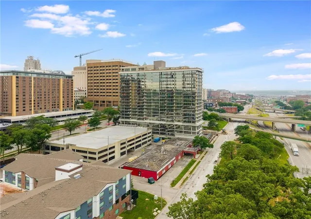 Listing Photo 4 - Condo for sale in The View located at 600 Admiral Blvd, Kansas City, MO 64106 - Unit #1505