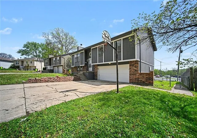Photo 2 of Single family home for sale at 118 Nanette St, Belton, MO 64012 | MLS# 2614377 | Listing updated on 2026-09-16