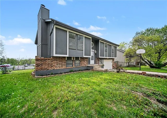 Photo 3 of Single family home for sale at 118 Nanette St, Belton, MO 64012 | MLS# 2614377 | Listing updated on 2026-09-16