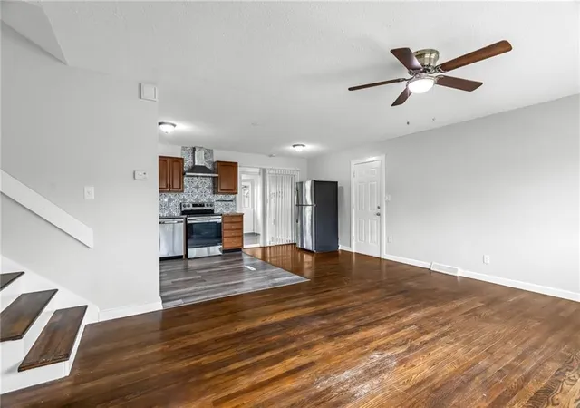 Photo 3 of Single family home for sale at 604 Nw Carroll Dr, Lee's Summit, MO 64063 | MLS# 2616016 | Listing updated on 2026-09-16