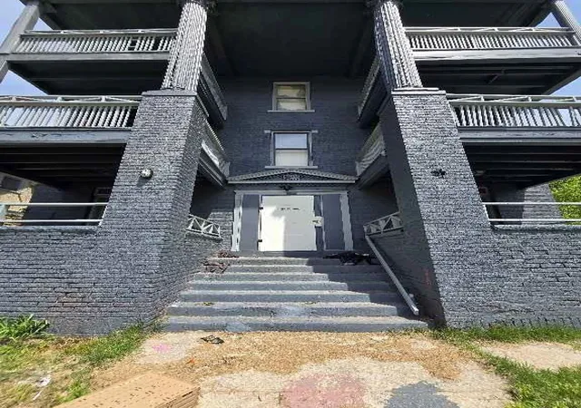Photo 3 of House for sale at 3300 E Linwood Blvd, Kansas City, MO 64128 | MLS# 2617724 | Listing updated on 2026-10-01