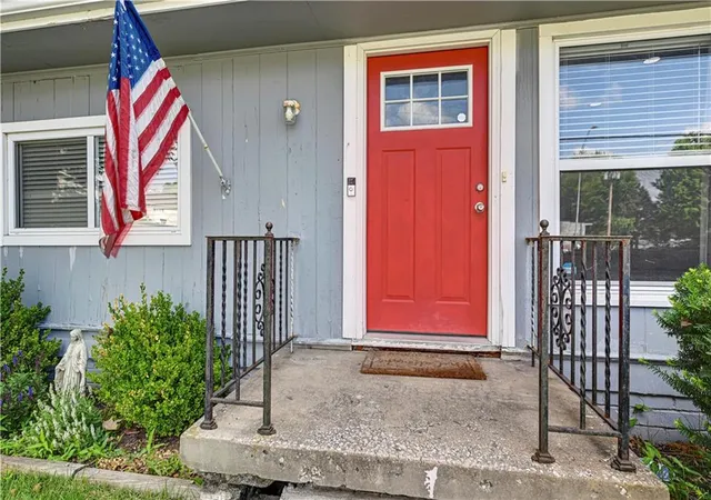 Photo 4 of Single family home for sale at 9715 Holmes Rd, Kansas City, MO 64131 | MLS# 2619268 | Listing updated on 2026-10-05