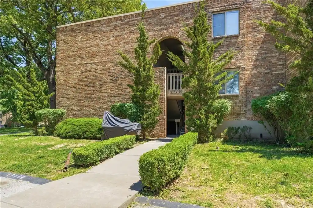Listing Photo 1 - Condo for sale in 1716 E 97th St located at 1716 E 97th St, Kansas City, MO 64131 - Unit 1716 E 97th Street