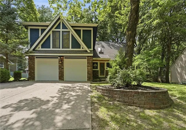 Photo 1 of Single family home for sale at 7130 N Woodland Ave, Kansas City, MO 64118 | MLS# 2619619 | Listing updated on 2026-09-16